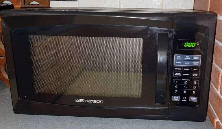 Emerson Microwave, 1100 watts - Sherwood Auctions