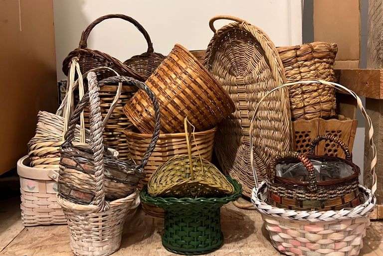 Baskets Galore Lots of Shapes & Sizes Sherwood Auctions