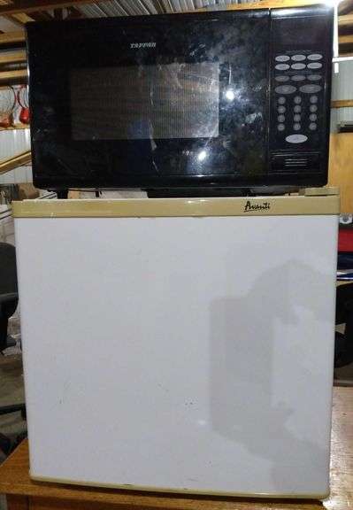 Avanti Mini Fridge (20" Height, 20" Length, 19" Depth) + Tappan