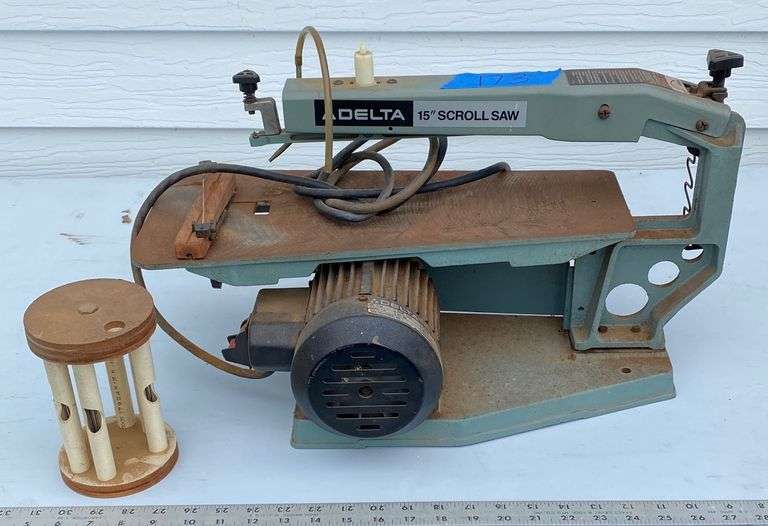 Delta 15” Scroll Saw w/ Extra Blades Sherwood Auctions