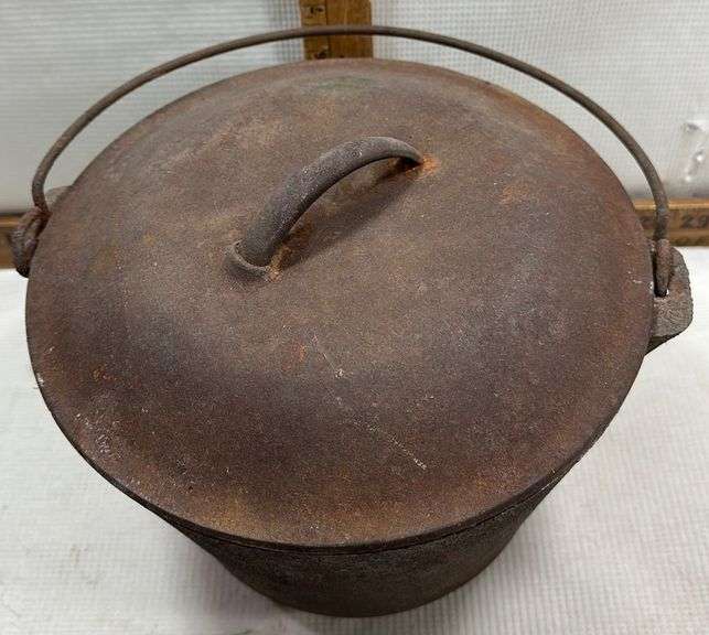 Antique Cast Iron 3 Leg Bean Pot Sherwood Auctions