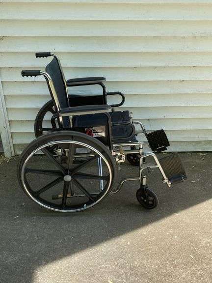 Everest & Jennings EZ Lite Wheelchair - Sherwood Auctions