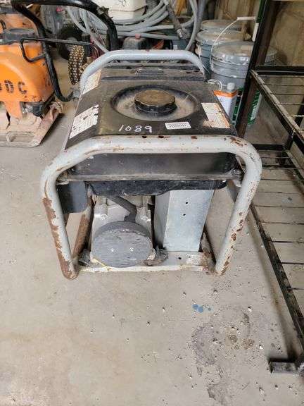 Briggs and Stratton 3500 Watt Generator - Sierra Auction Management Inc