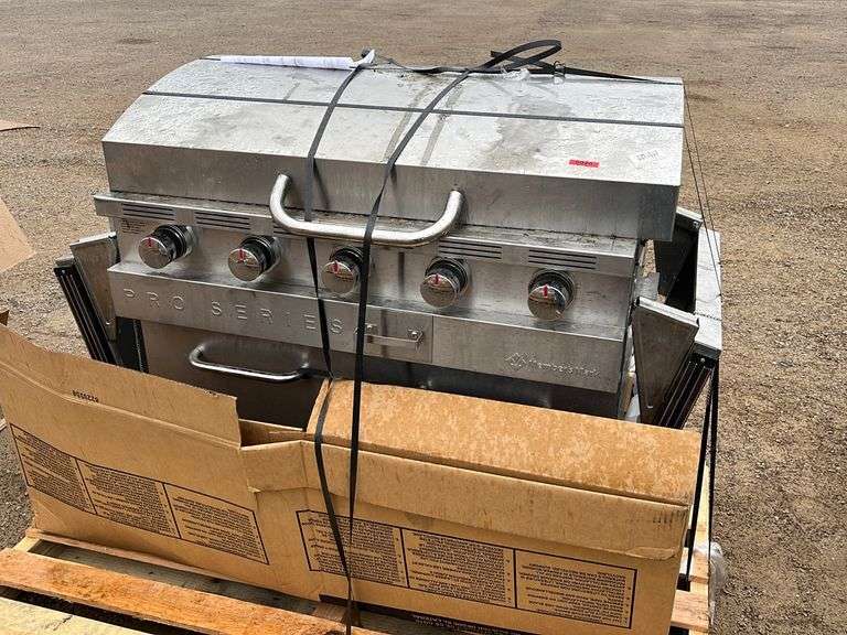 (1 Qty) Members Mark 5 Burner Gas Grill Sierra Auction Management Inc