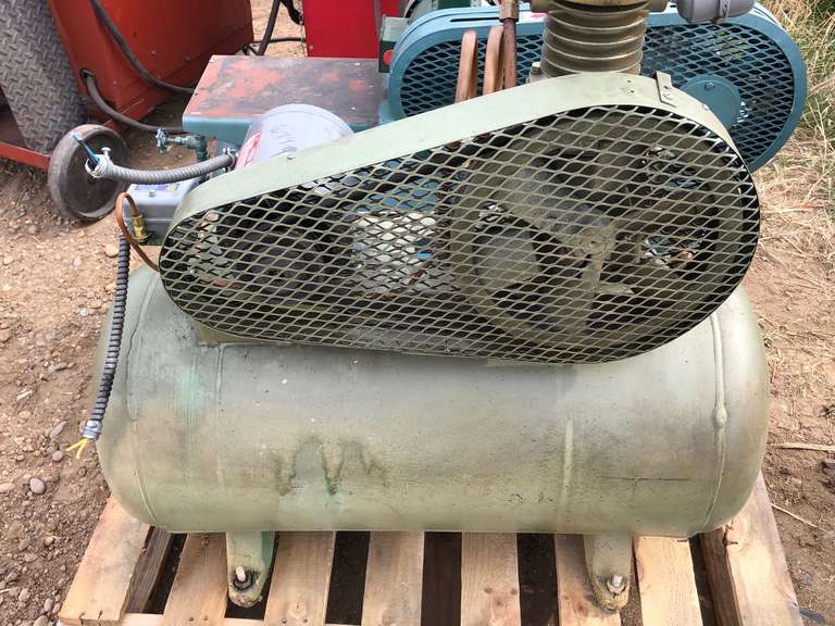 Air Compressor - Smith Sales Co. Auctioneers
