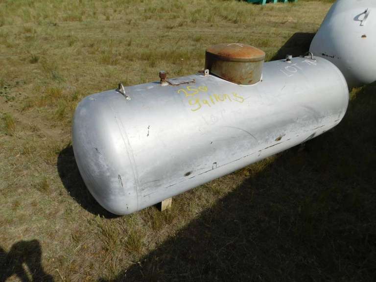 250 gallon Propane Tank Smith Sales Co. Auctioneers