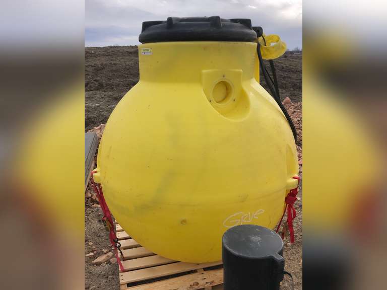 300 Gallon Septic tank Smith Sales Co. Auctioneers