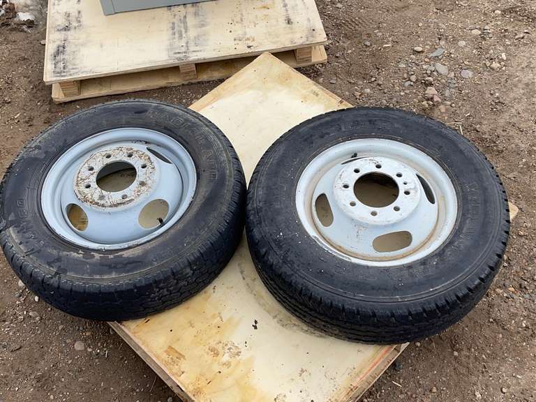 Dually Wheels and Tires Smith Sales Co. Auctioneers