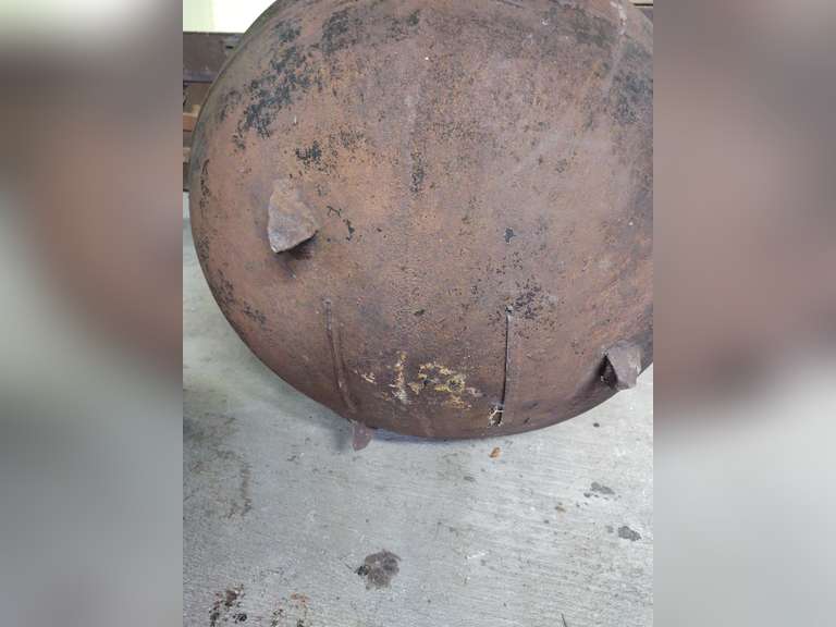 Antique 10 gallon cast iron pot. South Auction