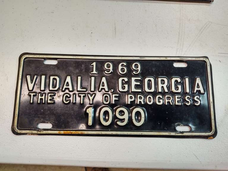 1969 Vidalia, GA City License Plate South Auction