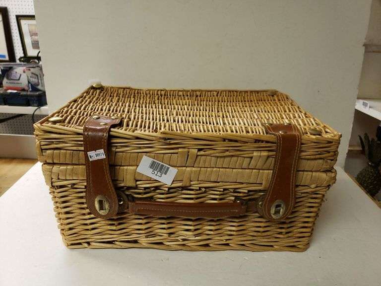 Pic Nic Basket Trice Auctions