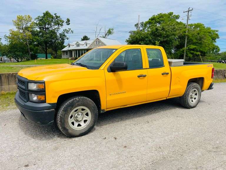 2015 CHEVROLET Silverado PICKUP TRUCK TriStar Auction Group