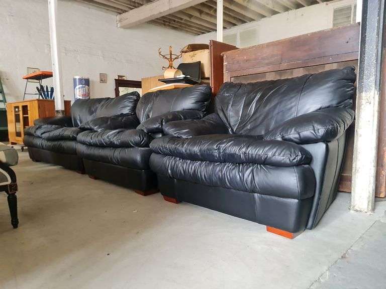Three Piece Black Leather Lounge Suite Tullochs Auctions