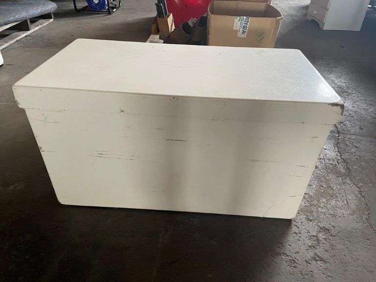 Fibreglass Ice Box Esky TVAA Pty Ltd T/A Tomkins Valuers & Auctioneers