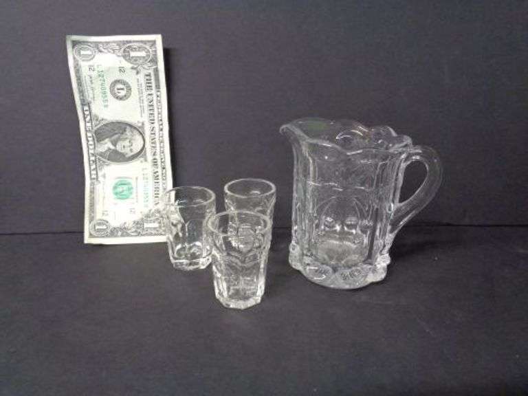 Vintage Glass Creamer and 3 Individual coffee creamers. ( 1A) Texas