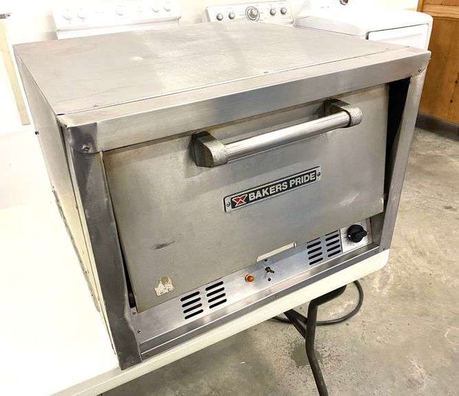 Bakers Pride P22S, 3,600 Watt Electric Countertop Pizza Oven, Double
