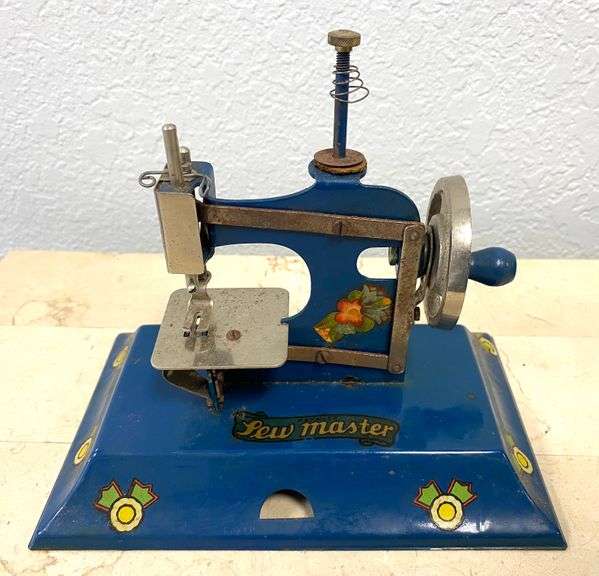 Vintage Blue Toy Sewing Machine "Kay an EE "Sew Master" Auctionology LLC