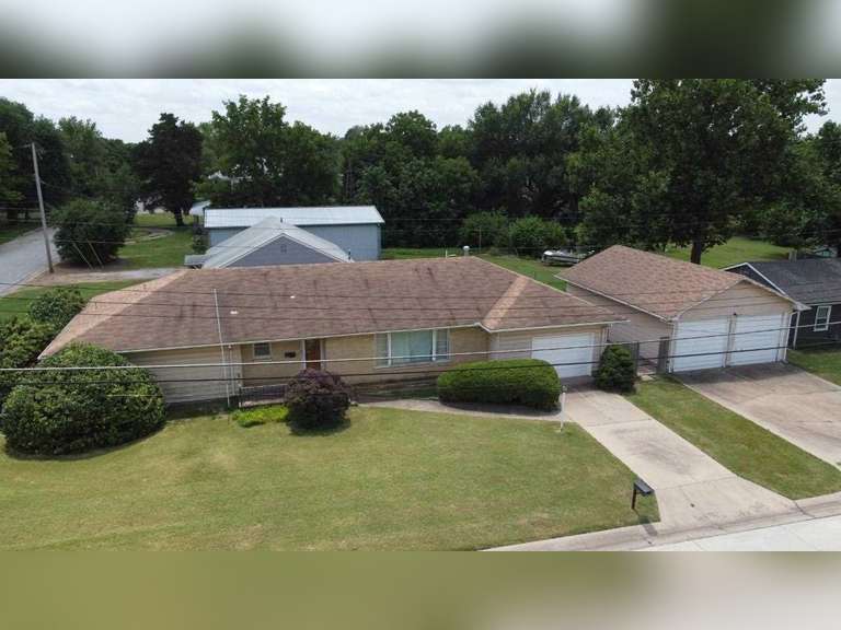 Corner Lot, 4 Bedroom Home, Wellington, Ks J.P. Weigand & Sons, Inc