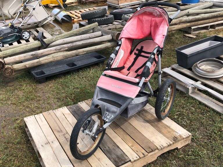 SCHWINN JOGGING STROLLER 4'L X 3'W X 4'H, TIRE SIZE 16X2.125 Wild