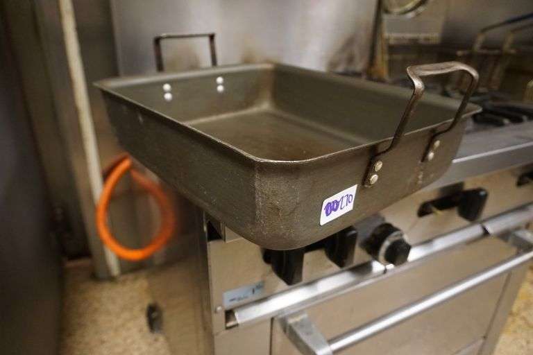 Commercial baking dish World Wide Auction Inc