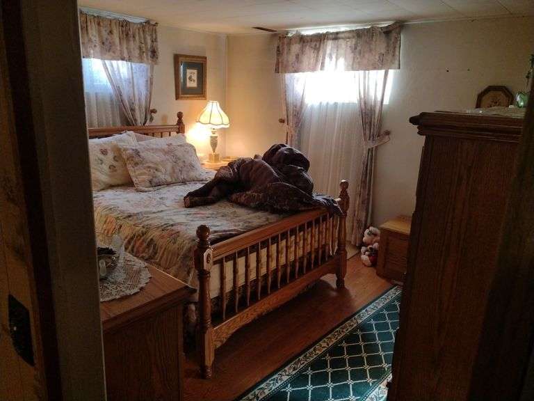 Oak Entire bedroom set W. Yoder Auction