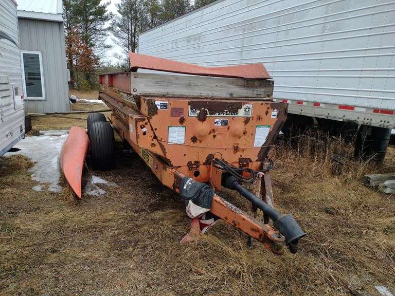 Meyer Manure Spreader 3245R Series W. Yoder Auction