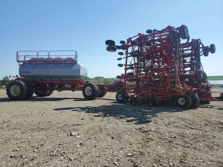 2017 Morris Air Drill C2, w/91000 Air Cart Yorkton Auction Centre