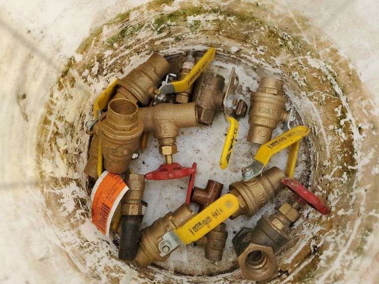 Brass plumbing supplies and copper fittings Yorkton Auction Centre