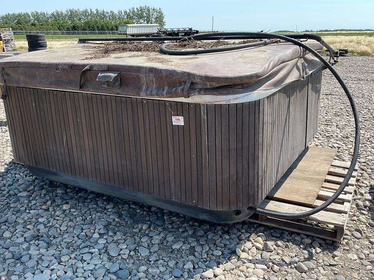 Jacuzzi 8 Person Hot Tub Yorkton Auction Centre