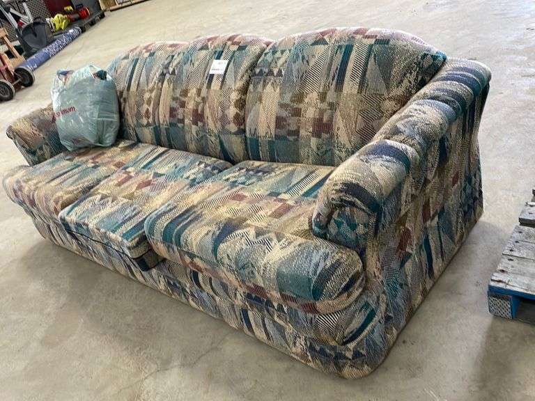 Couch Yorkton Auction Centre