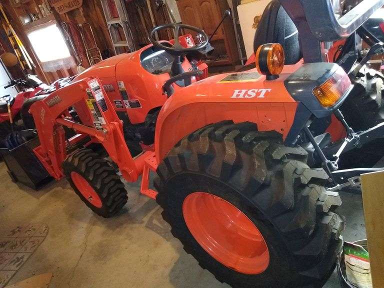 KUBOTA L3901 W/LA525 LOADER. HEAVY DUTY BUCKET & GRAPPLE. 3 PT HITCH