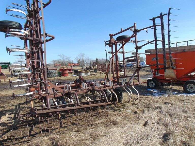 WILRICH 32' WALKING TANDEM FIELD CULTIVATOR Ziemer Hilbrands Auctions