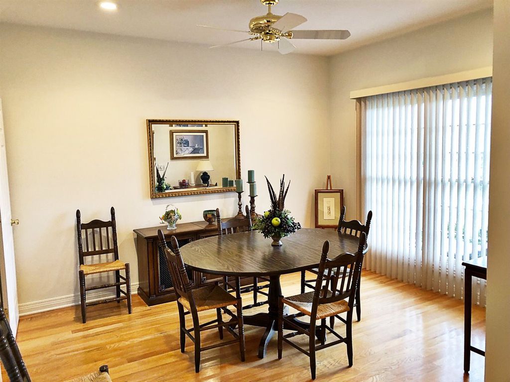 Real Estate Auction 109 Coventry Lane RE/MAX Group Auctioneers