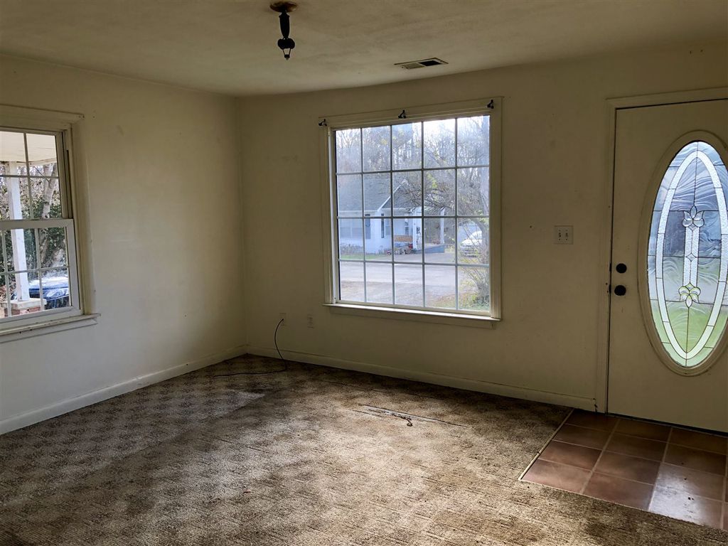 Absolute Auction 122 Hagan Drive RE/MAX Group Auctioneers