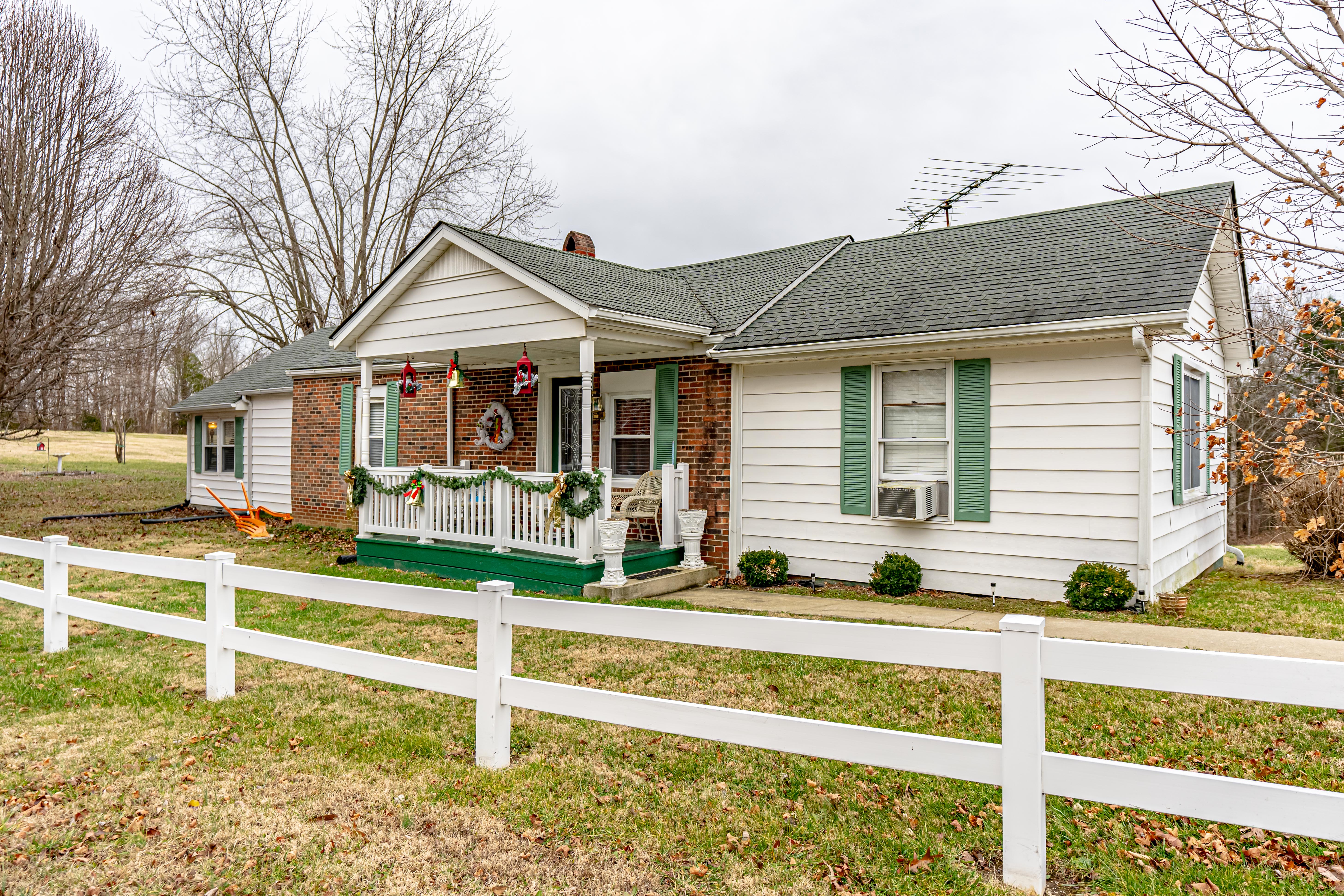 Auction 1047 Phelps Johnson Rd Saturday, July 25th 1000 am CDT