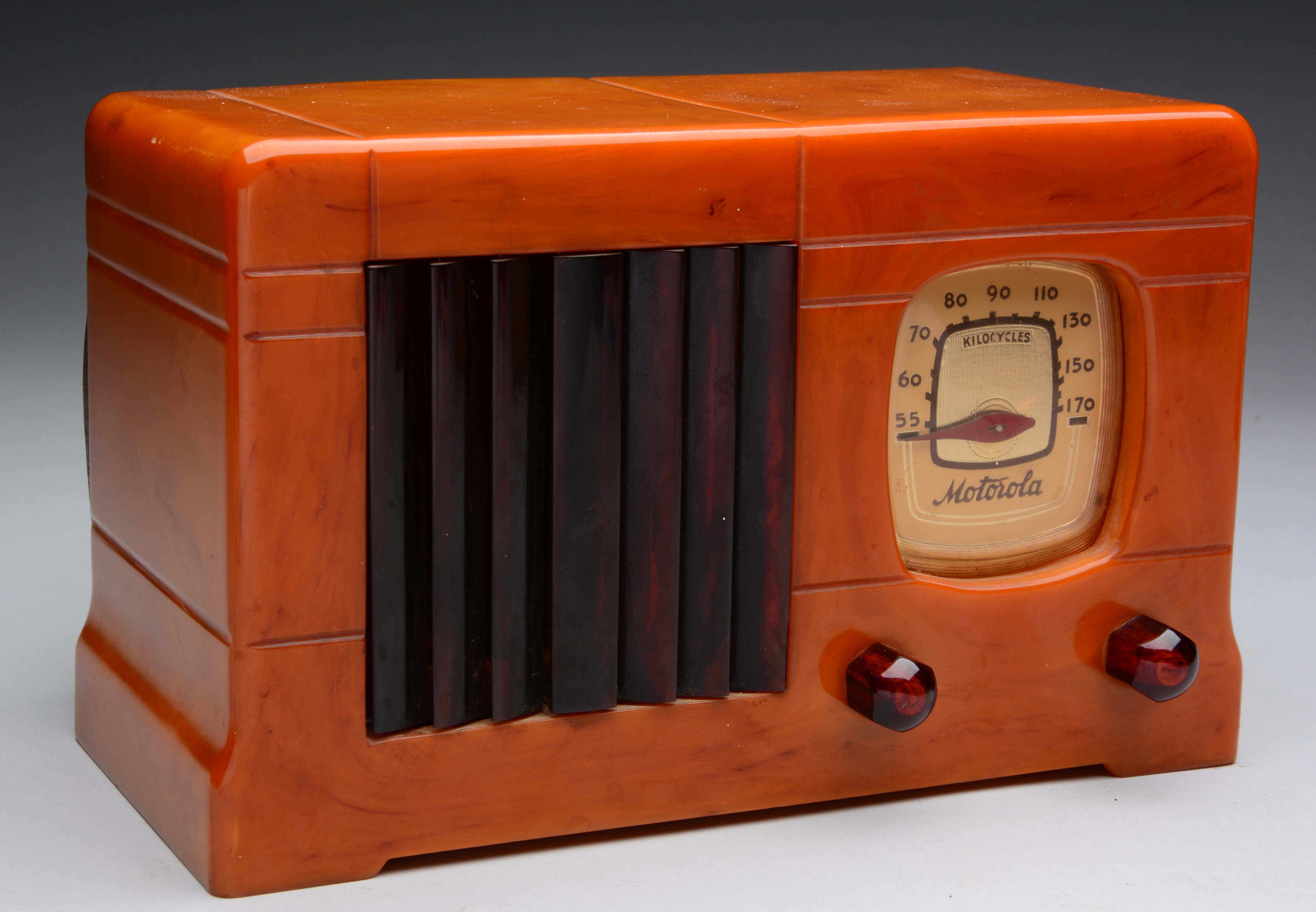 Lot Detail LOT OF 2 BAKELITE RADIOS.