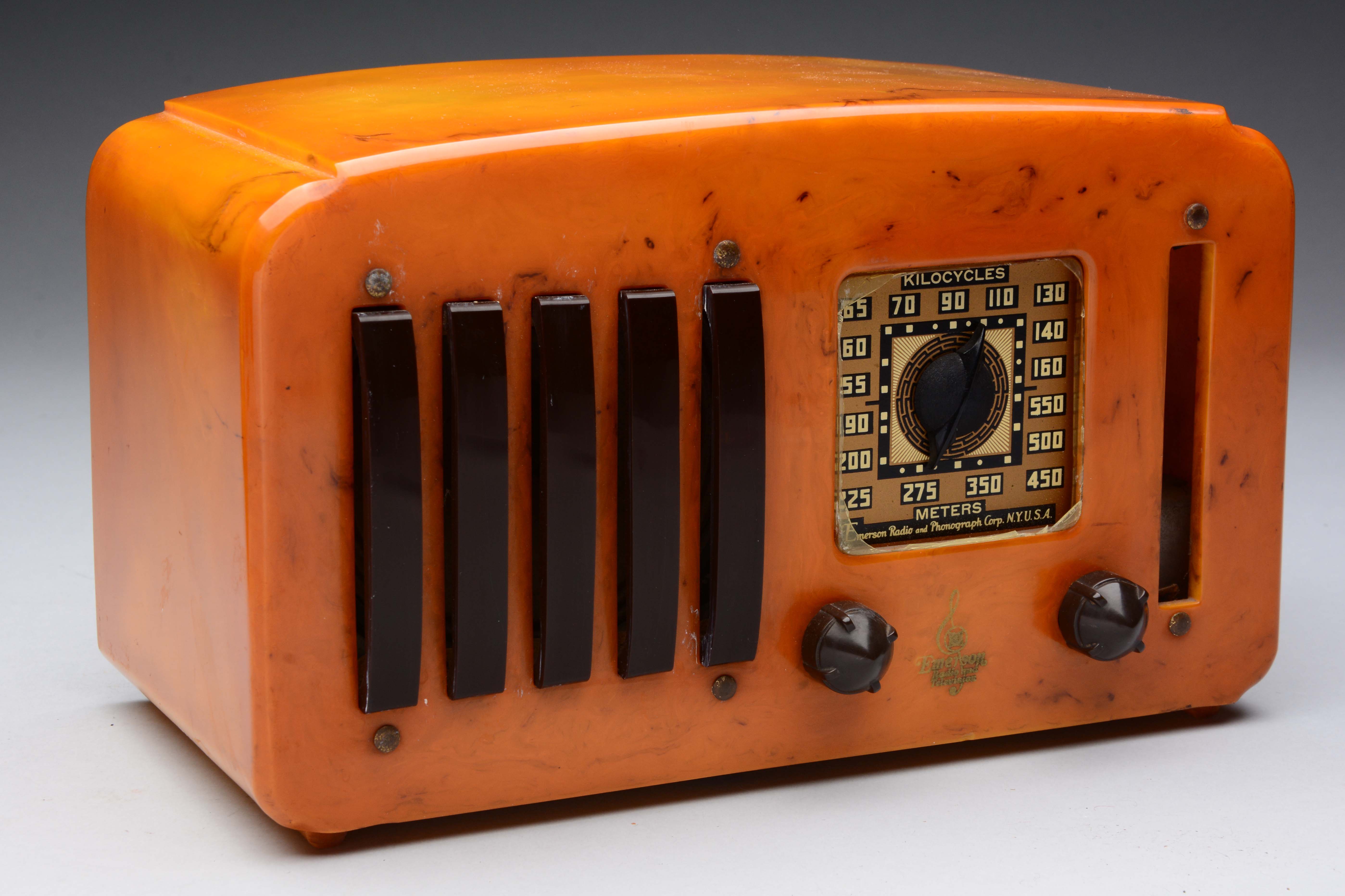 Lot Detail LOT OF 2 BAKELITE RADIOS.