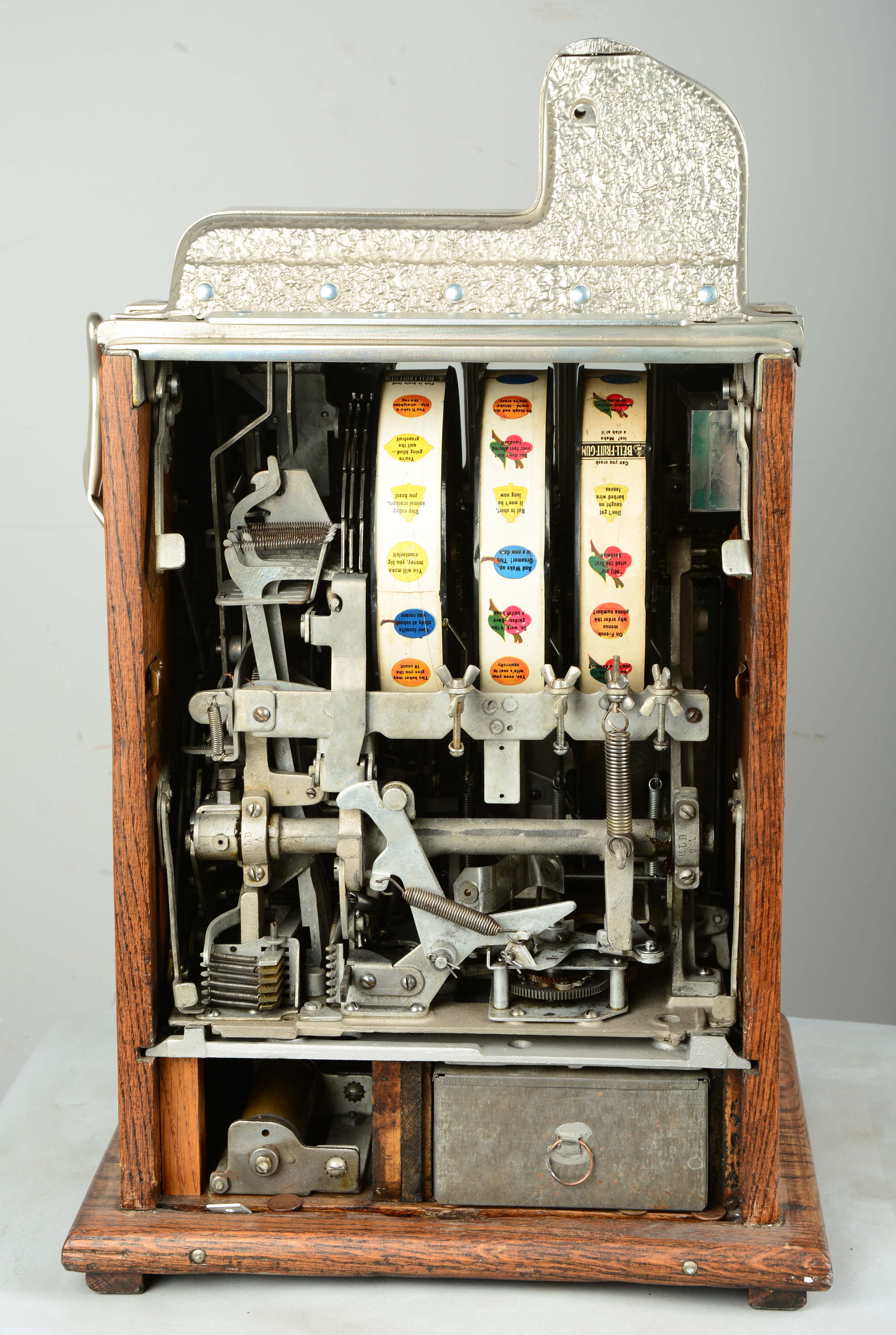 Lot Detail **1¢ MILLS NOVELTY ROMAN HEAD SLOT MACHINE.