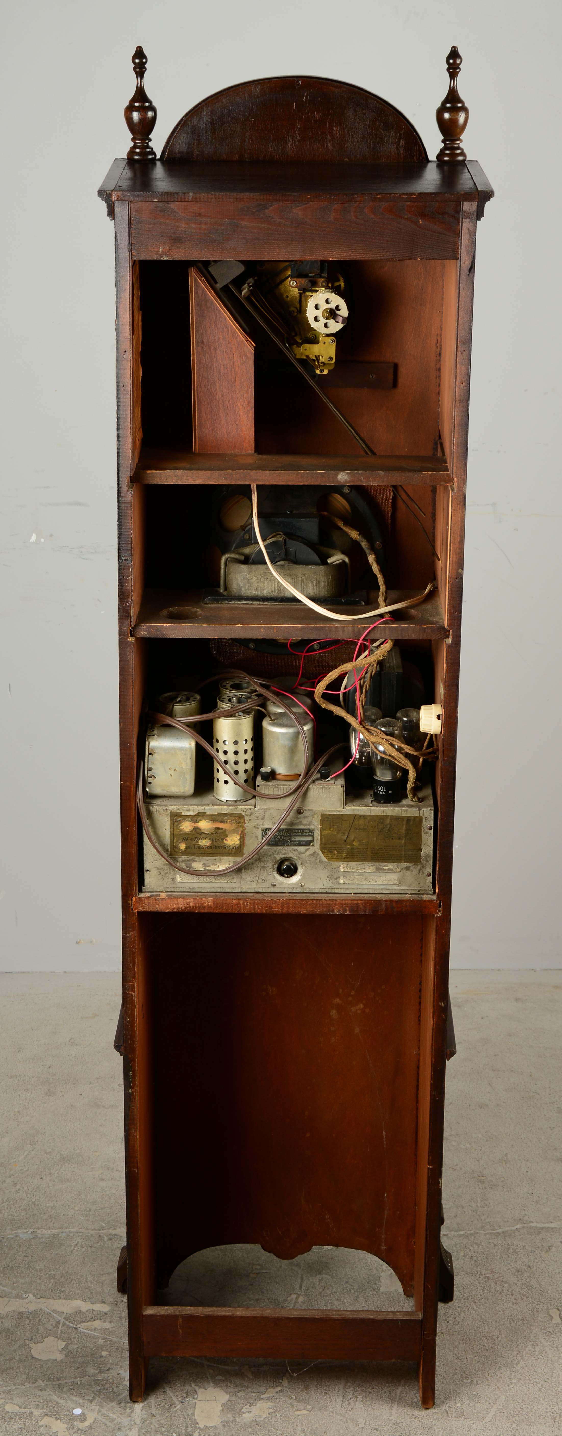 Lot Detail MAJESTIC MODEL 20 GRANDFATHER CLOCK RADIO.