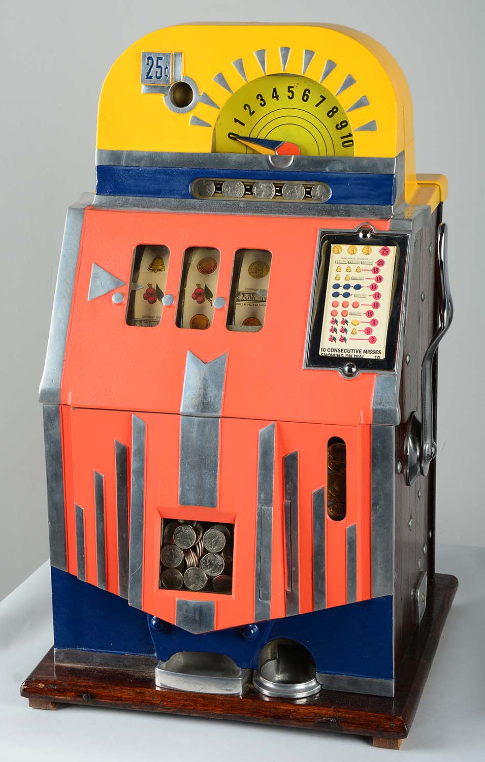 Lot Detail **25¢ MILLS NOVELTY CO. FUTURITY SLOT MACHINE.