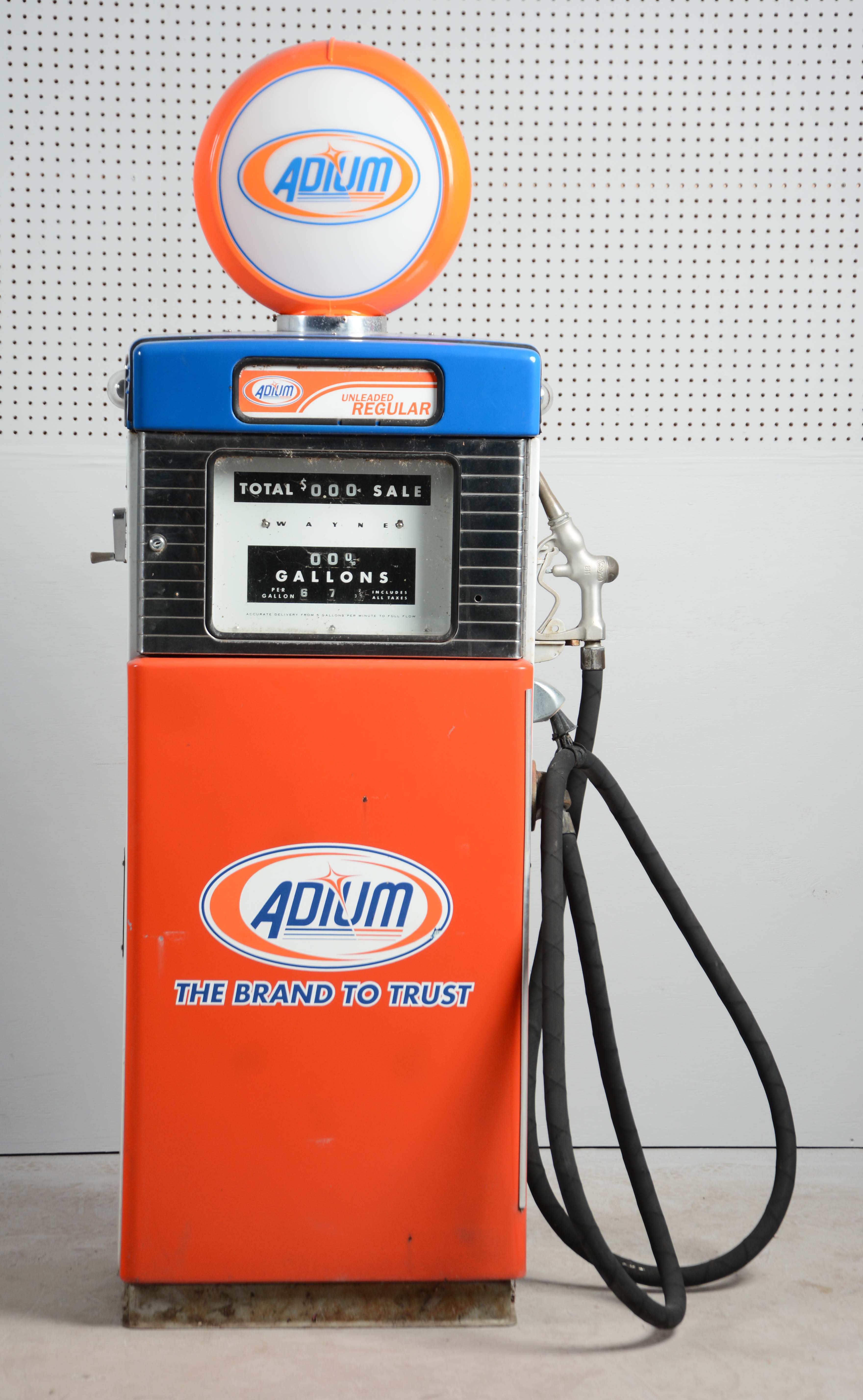 Lot Detail WAYNE MODEL 505 GAS PUMP WITH GLOBE.