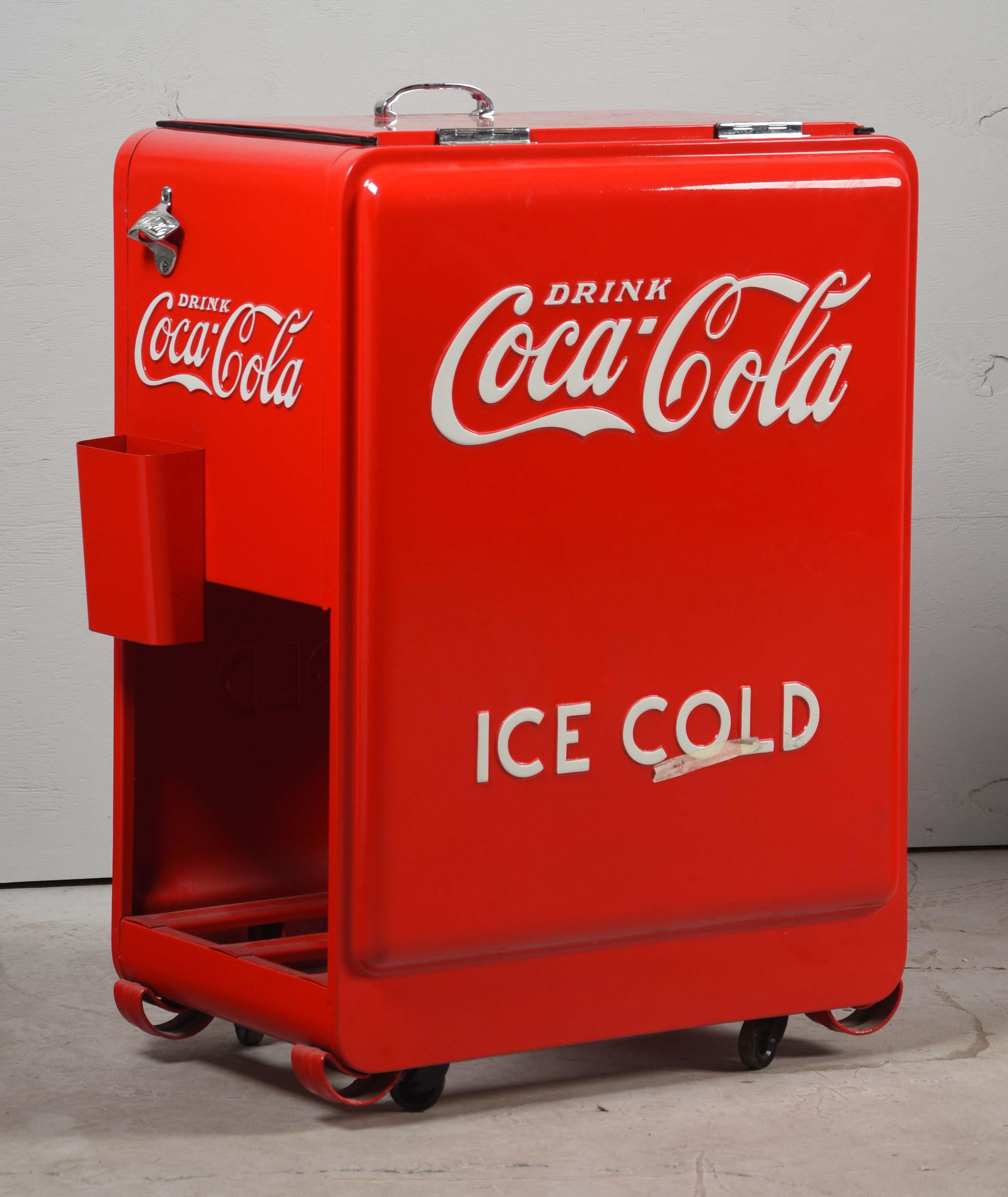 Lot Detail WESTINGHOUSE COCACOLA LIFT TOP COOLER WITH CRATES & COCA