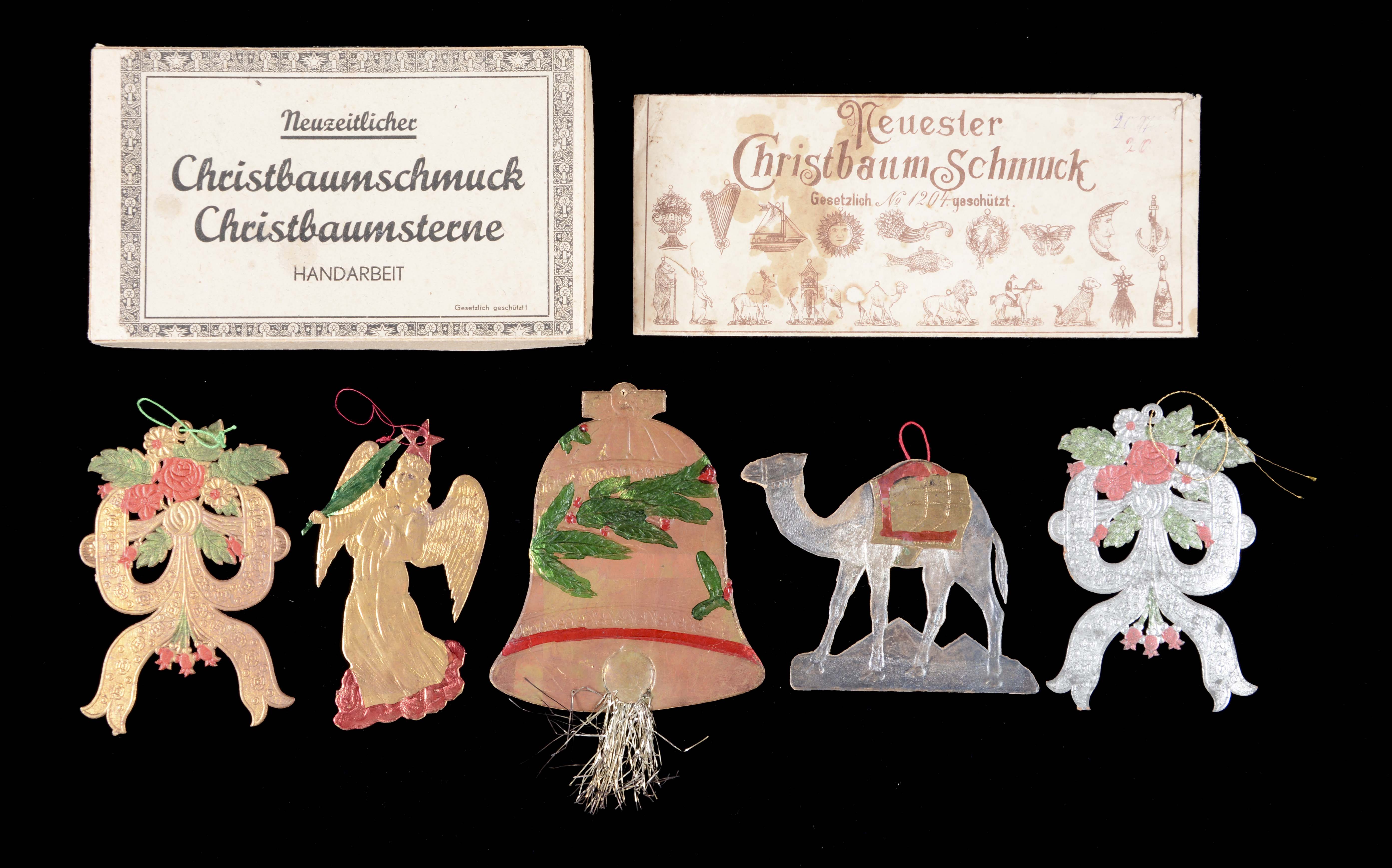 Lot Detail LOT OF 7 FLAT DRESDEN ORNAMENTS.