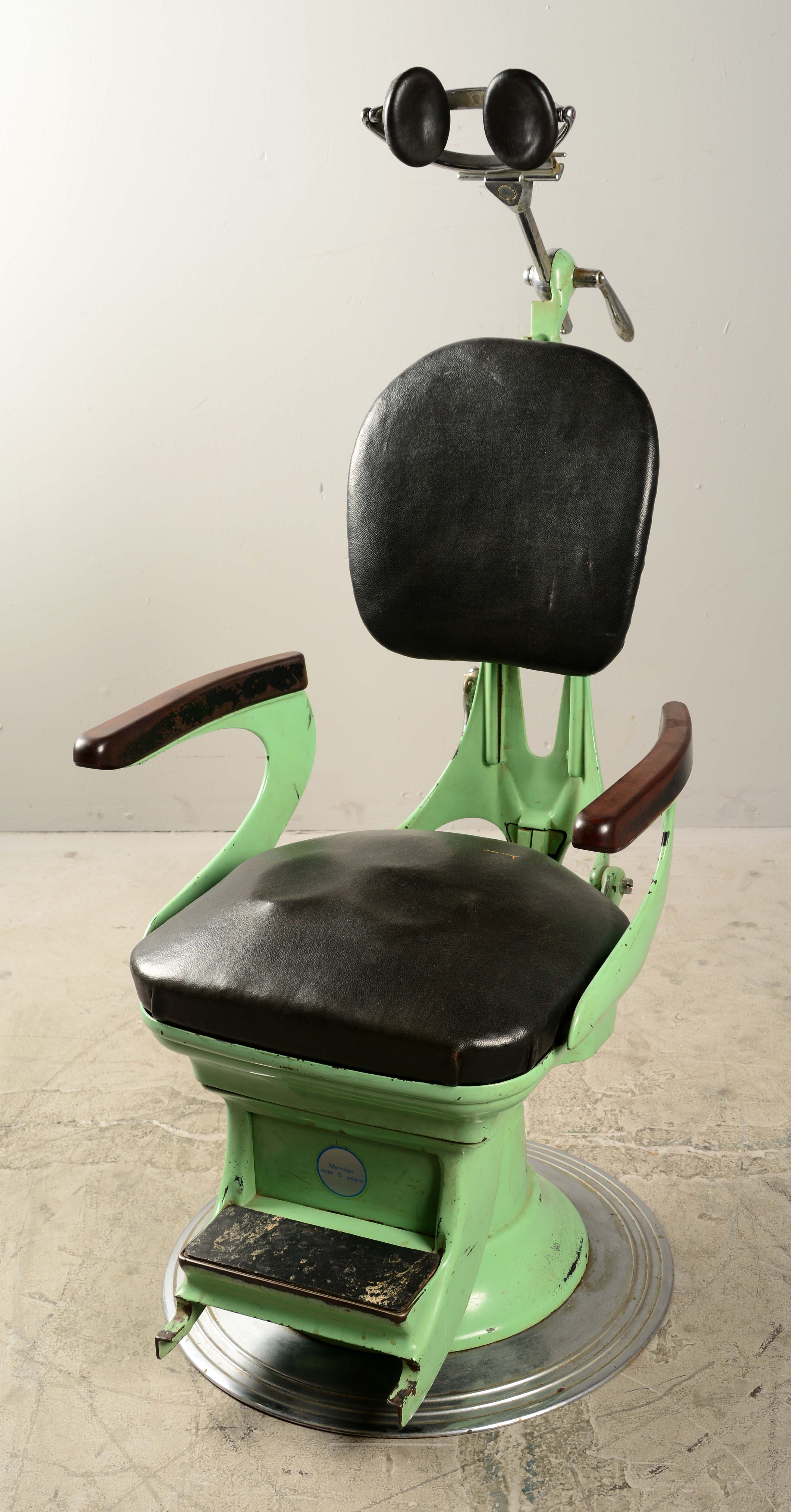 Ss White Diamond Chair No 3 Lot Detail S.S. WHITE DIAMOND CHAIR NO. 2 DENTIST CHAIR.