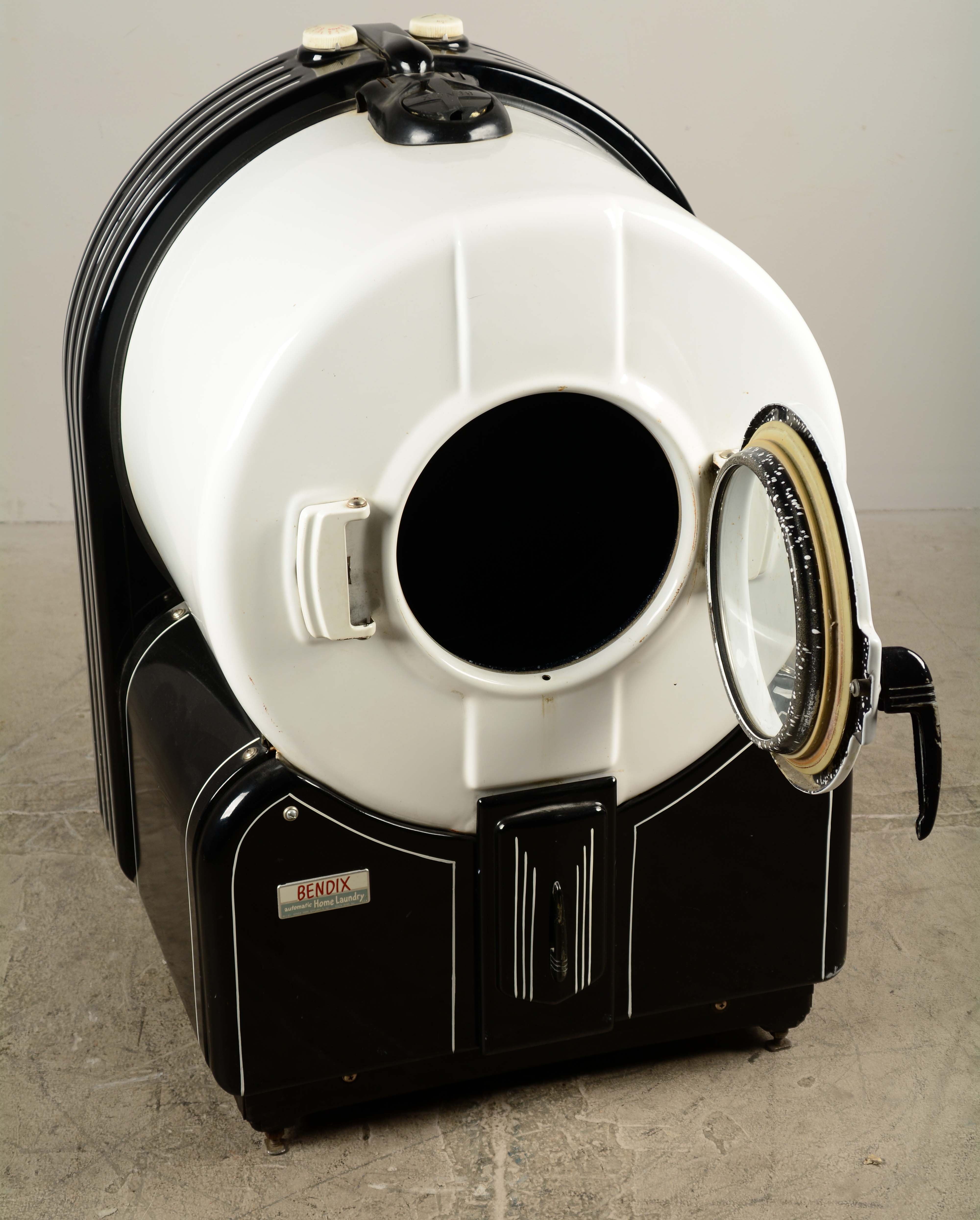 Lot Detail VINTAGE BENDIX FRONT LOAD WASHING MACHINE.