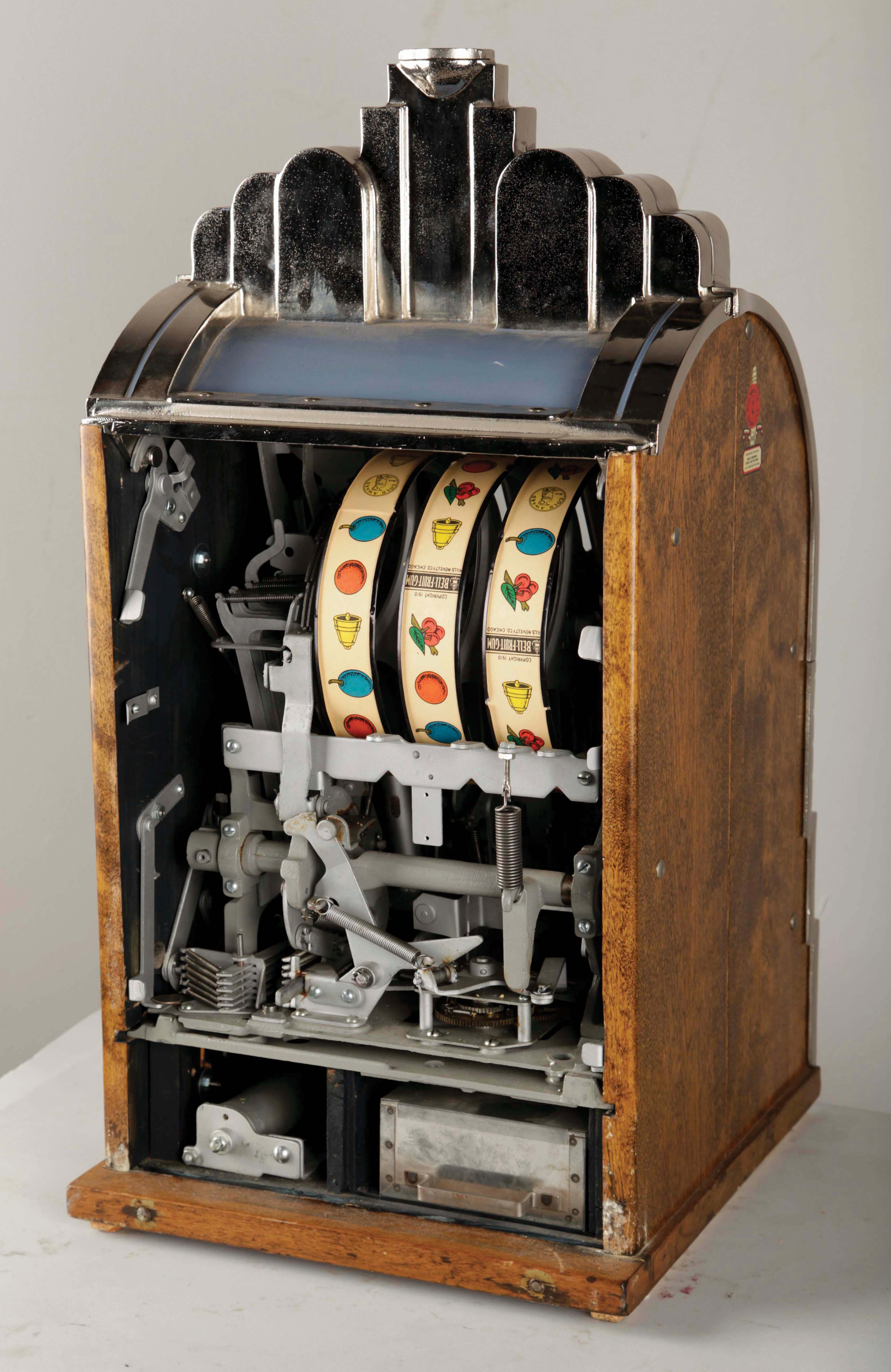 Lot Detail **10¢ MILLS NOVELTY CO. EXTRAORDINARY SILENT SLOT MACHINE.