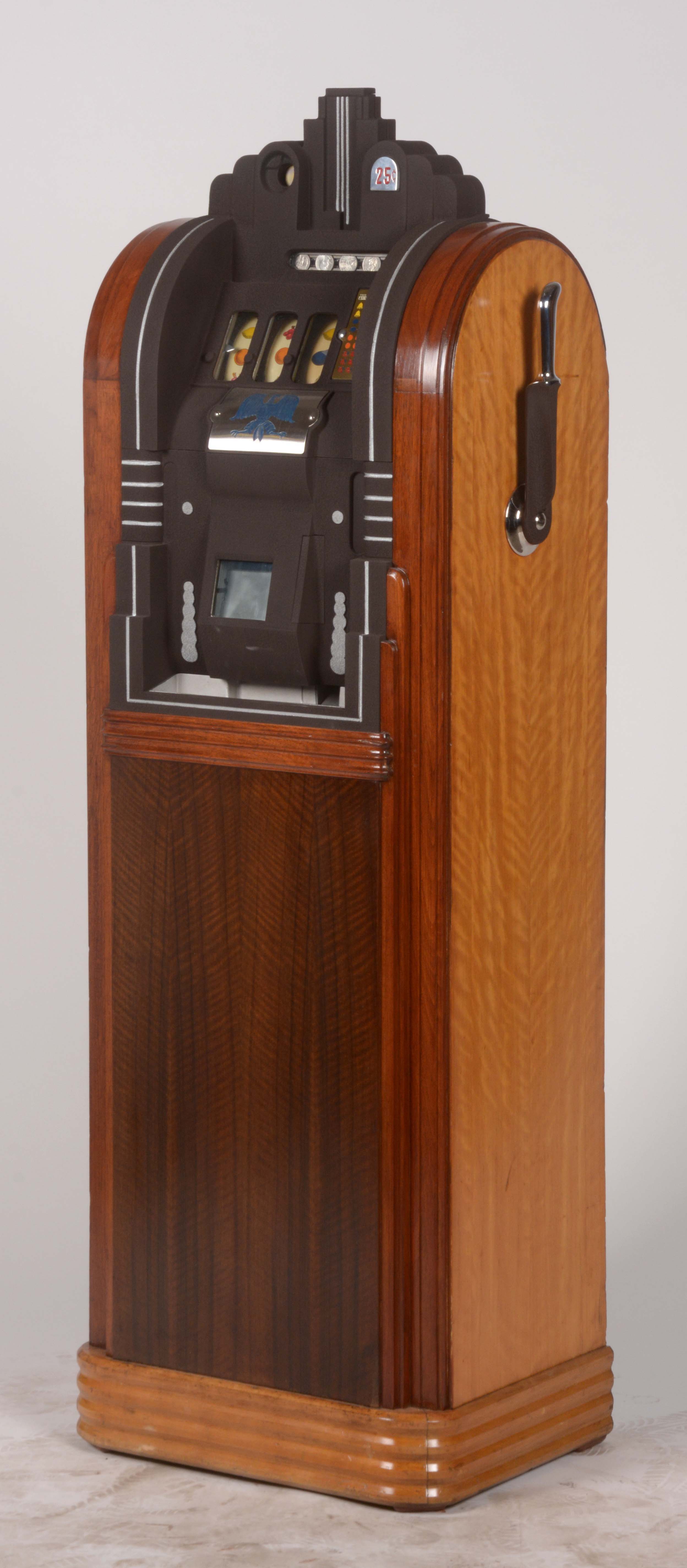 Lot Detail 25¢ MILLS EXTRAORDINARY CONSOLE SLOT MACHINE.