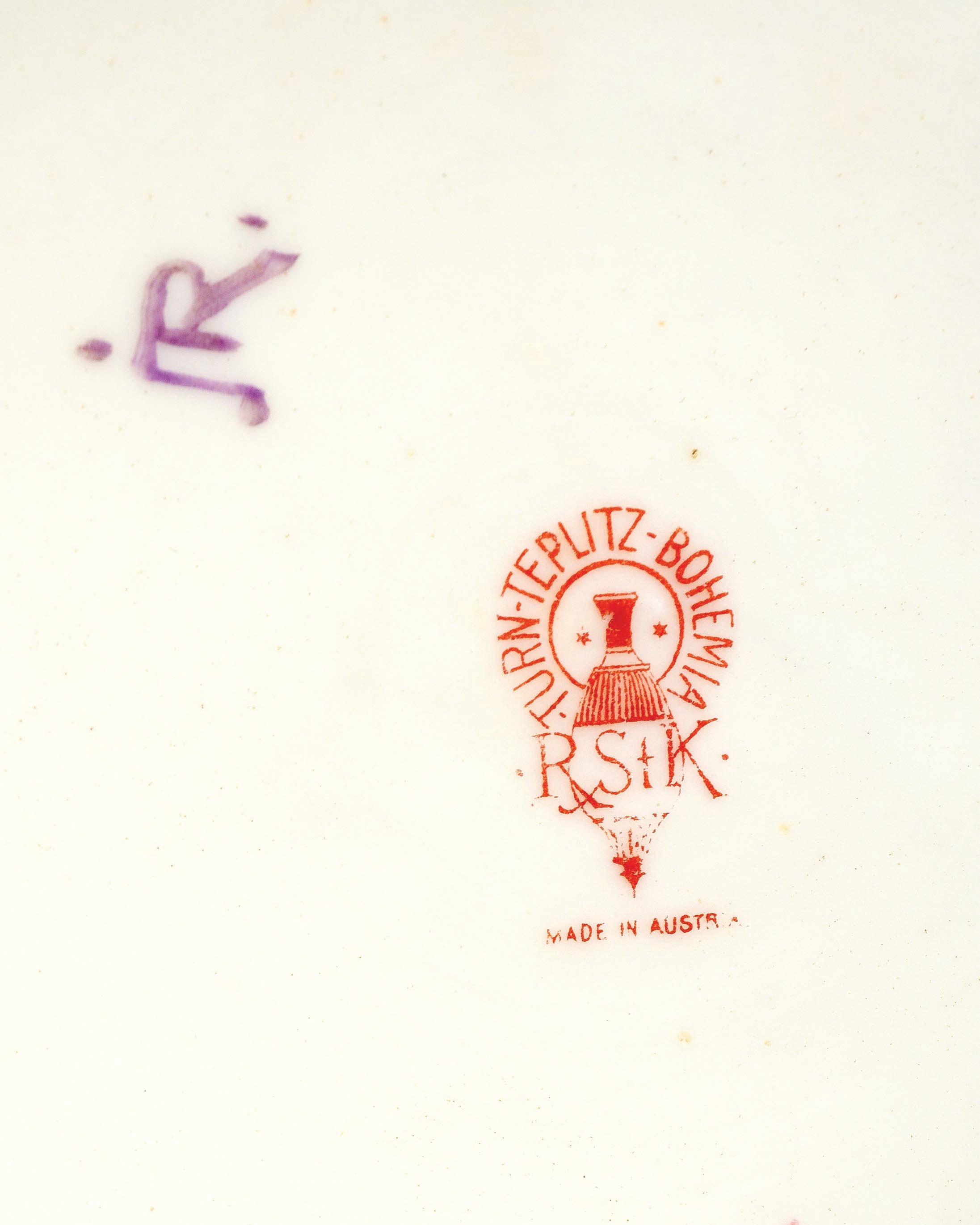 Lot Detail AMPHORA MONUMENTAL VEILED LADY VASE.