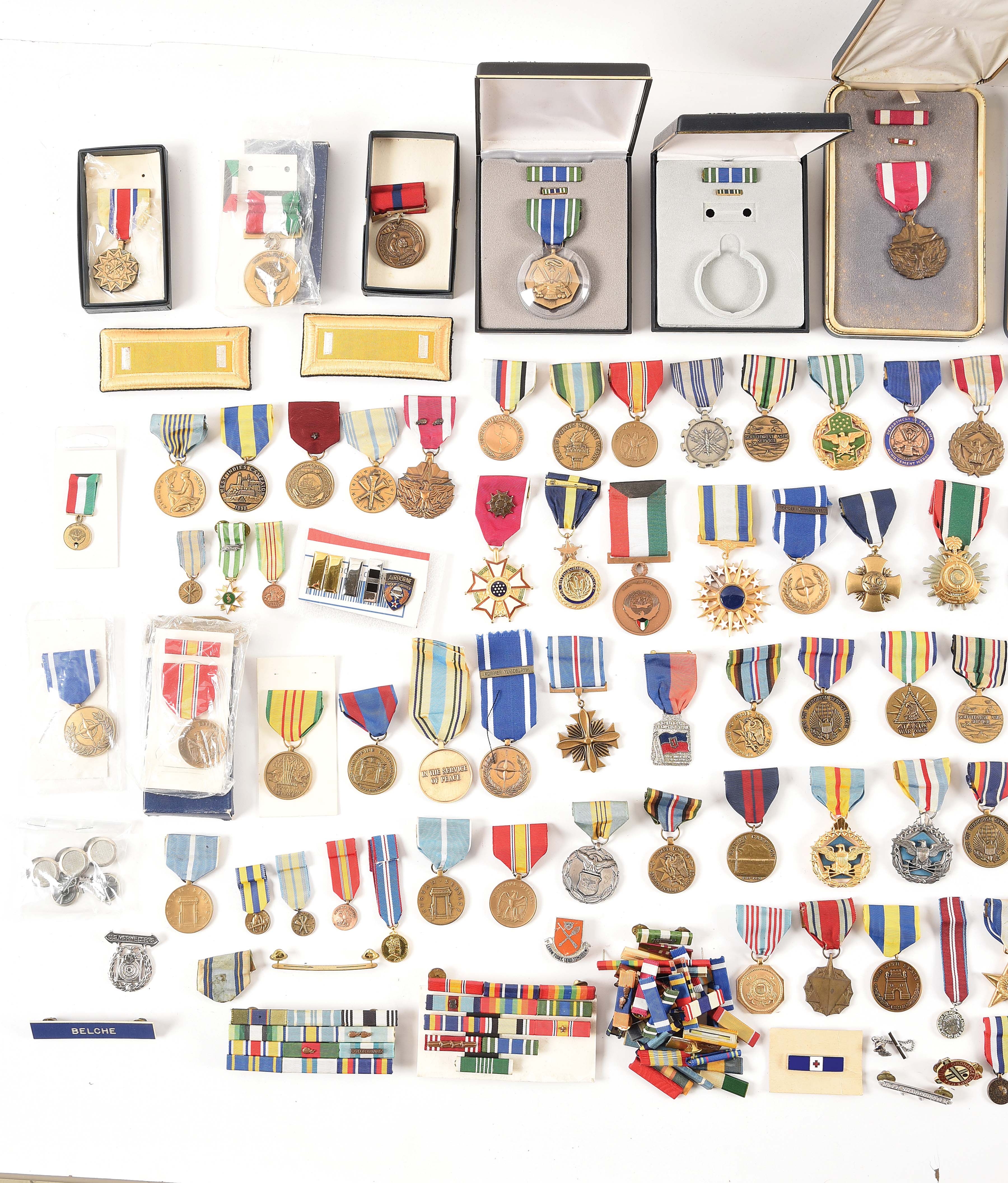 Lot Detail LARGE LOT OF US MILITARY MEDALS, PINS, PATCHES, AND INSIGNIA.