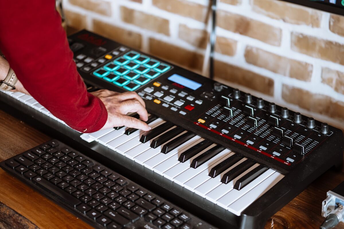 What Is a Synthesizer? Ultimate Guide for Musicians
